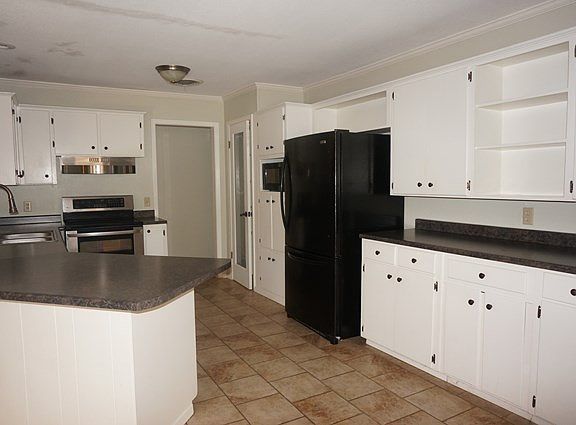 3rd image of 2701 Oak Forest Dr
