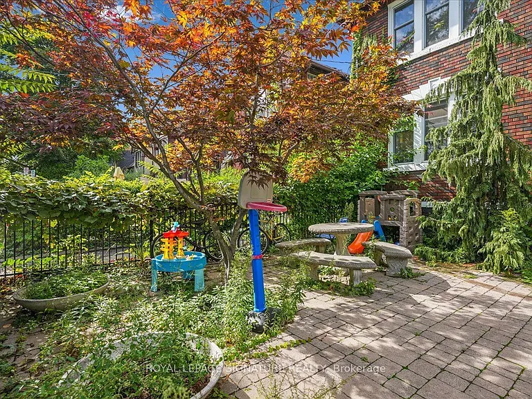 12 Castle View Ave #LOWER — Photo 18