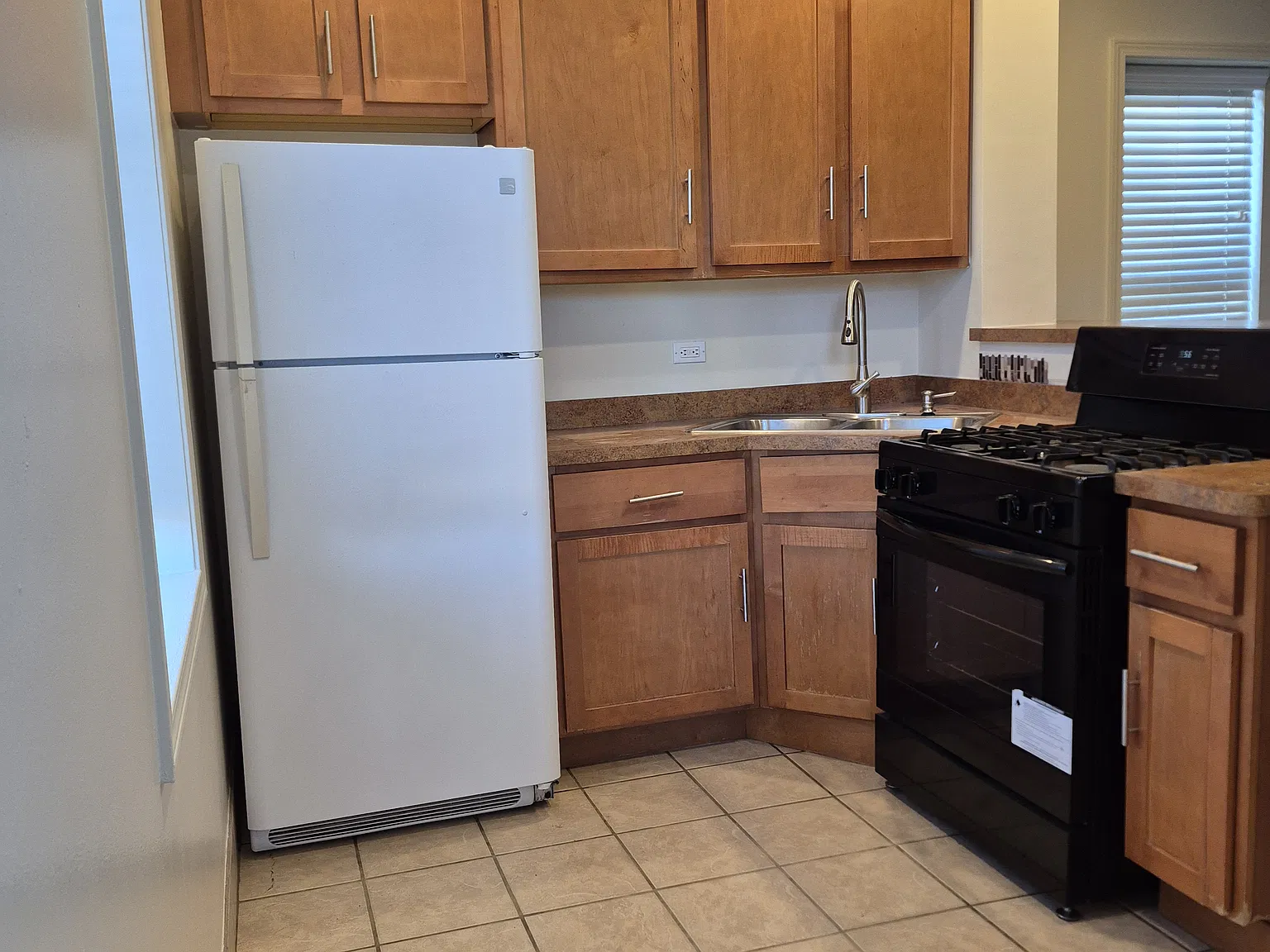 2 bed, 800 sqft, $1,400 — Photo 3