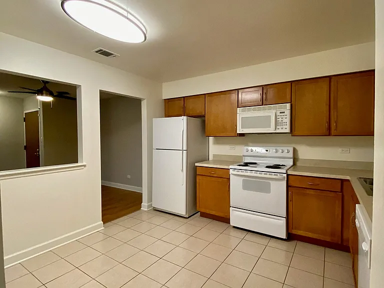 Farmingdale Apartments — Photo 43