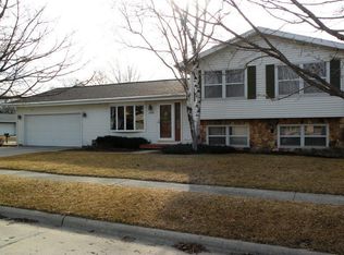 1366 Hazelwood Dr, Manitowoc, WI 54220