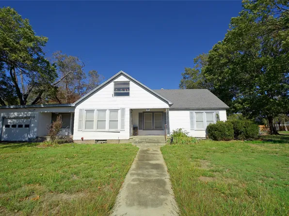 216 4th St, Muenster, TX 76252