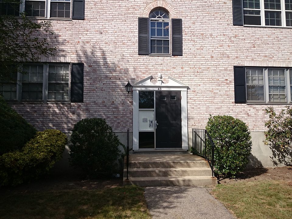 2nd image of 43 Lake Shore Ct APT 1