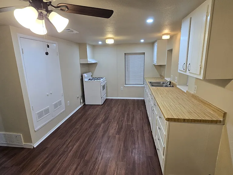 708 Narrow St — Photo 5