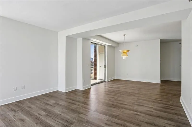 1 bed, 1.0 bath, 1250 sqft, $2,300 — Photo 3