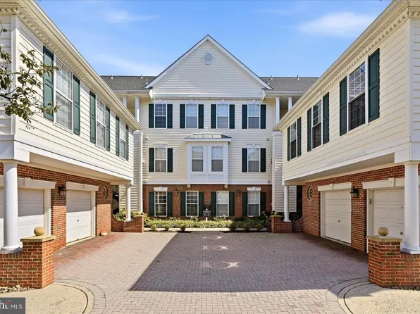 43134 Watercrest Sq Unit 303, South Riding, VA 20152