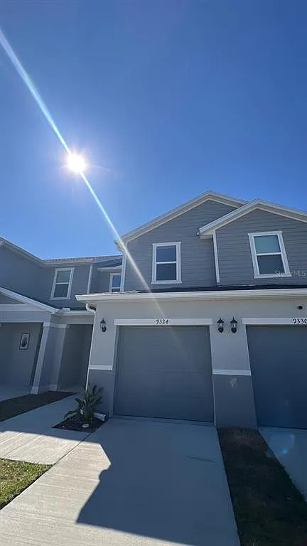 3 bed, 2.5 bath, 1463 sqft, $2,000 — Photo 2