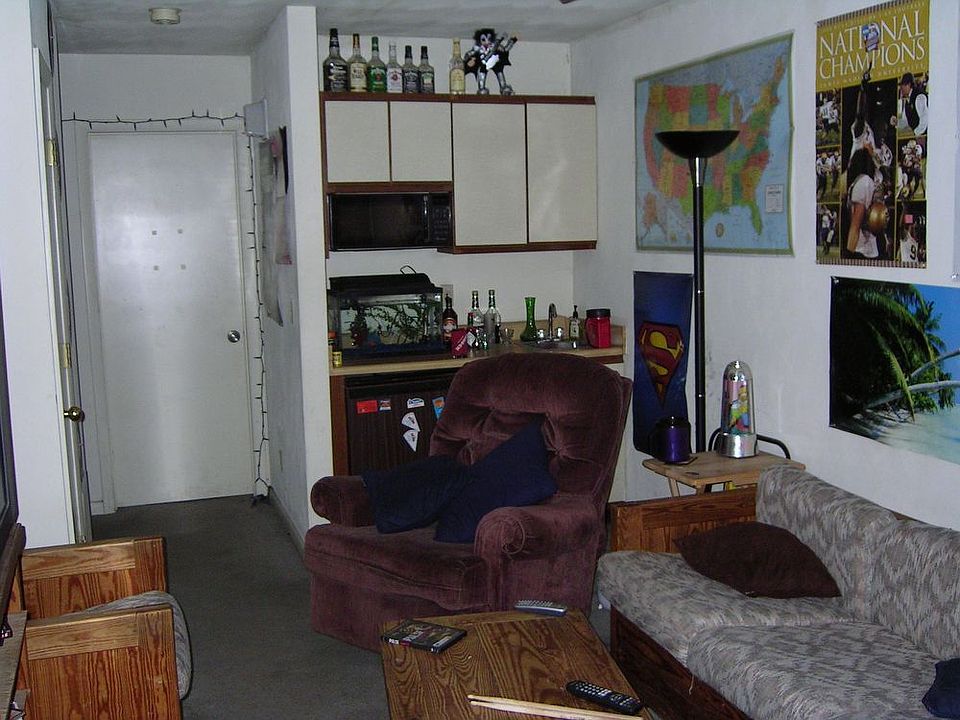2nd image of 1410 Bradley Dr