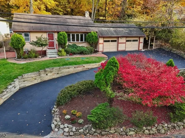 42 Monhegan Ave, Oakland Boro, NJ 07436