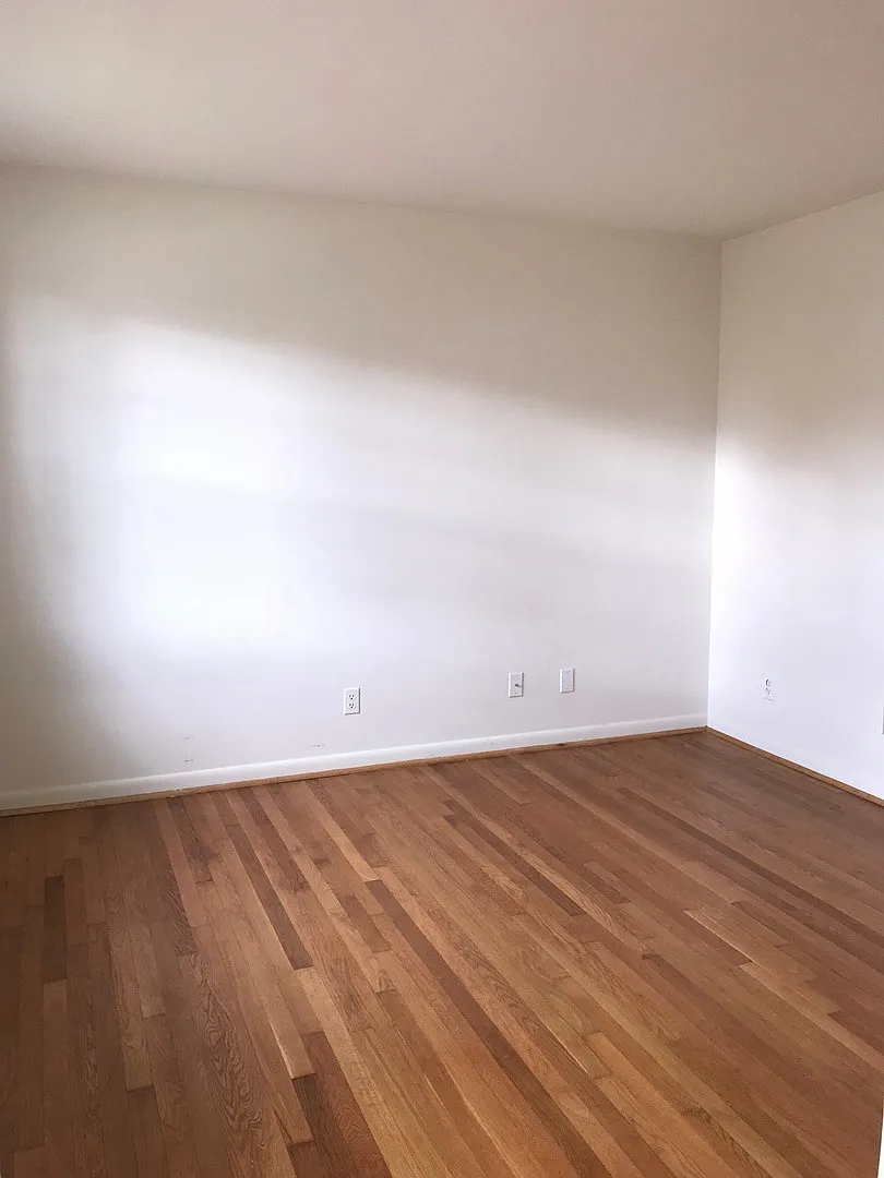 Charming Townhouse in Downtown — Photo 4
