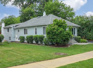 5528 Webster St, Downers Grove, IL 60516