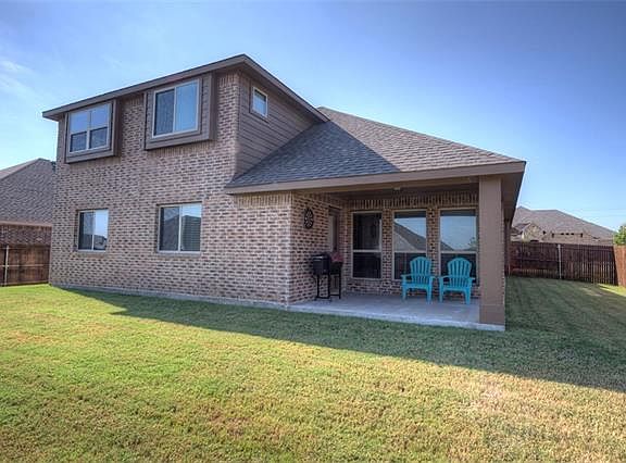 3rd image of 3621 Hyde Park Dr