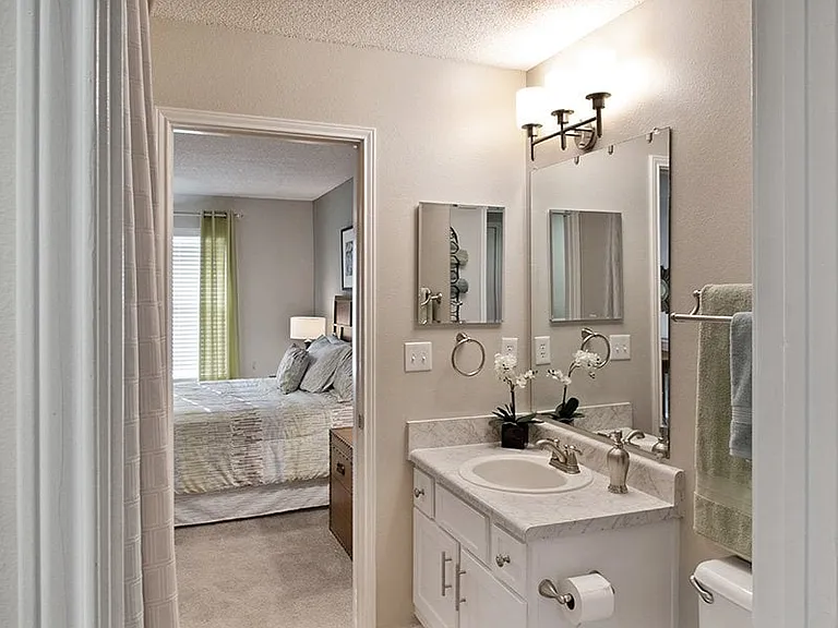 Crestview at Oakleigh Apartments — Photo 12