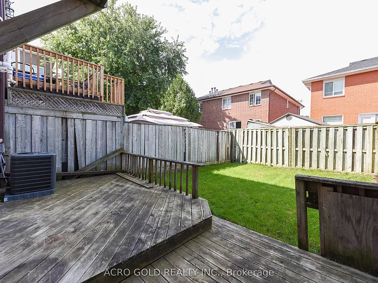 19 Hoskins Sq — Photo 41