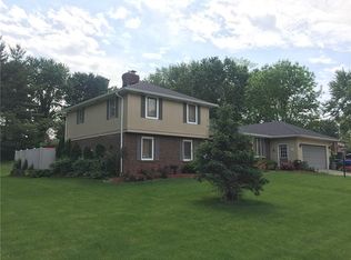 352 Leisure Ln, Greenwood, IN