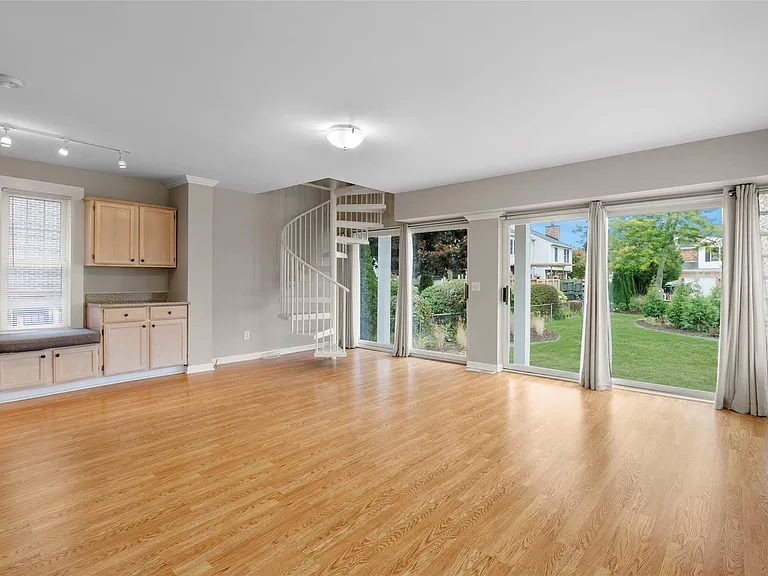 33316 Jefferson Ave — Photo 12