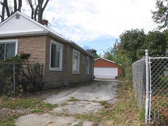 2nd image of 2314 Kemble Ave