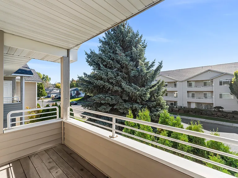 Ashton Apartments — Photo 6