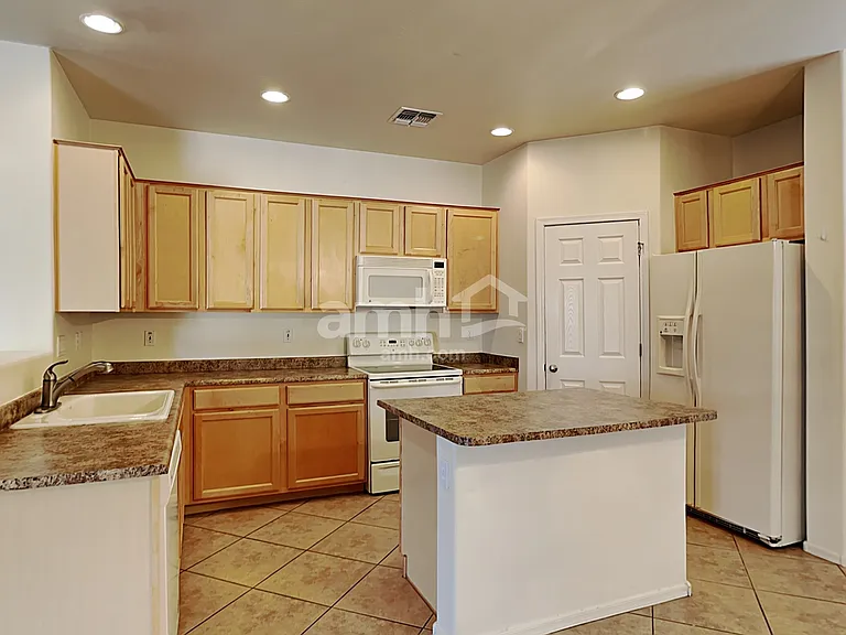 3240 W Hayden Peak Dr — Photo 3