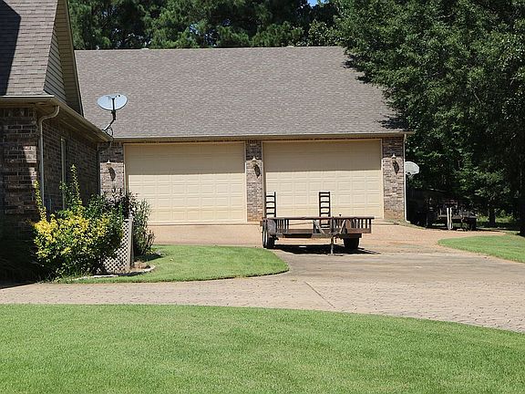 2nd image of 907 Beaver Lake Dr