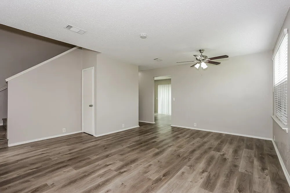 4 bed, 2.5 bath, 2160 sqft, $2,275 — Photo 4