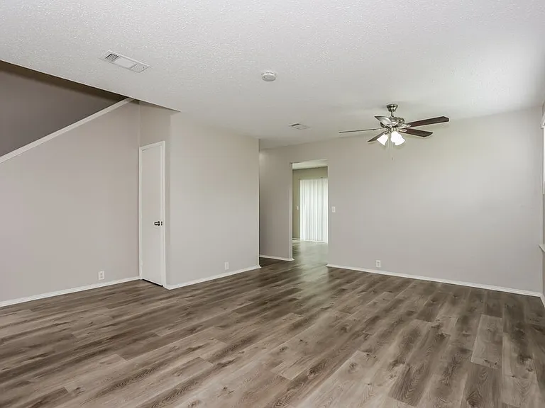 1711 Berkeley Dr — Photo 4