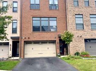 12307 W Oaks Dr, Fairfax, VA 22030