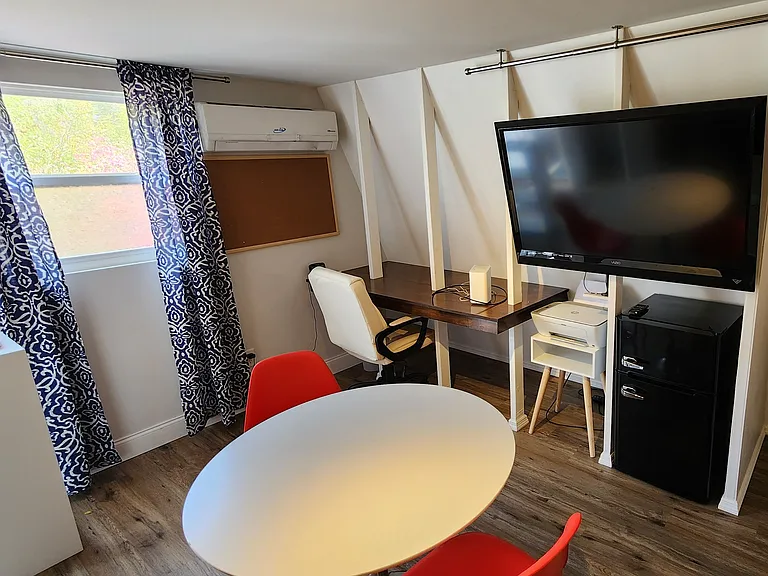 Eating, working & watching TV area