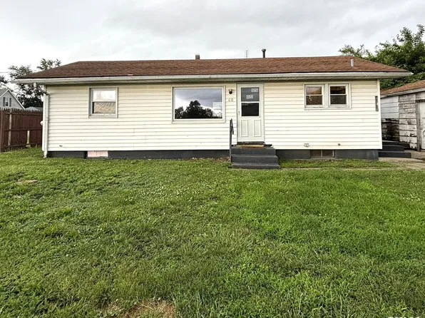 60 S 11th Ave, Canton, IL 61520
