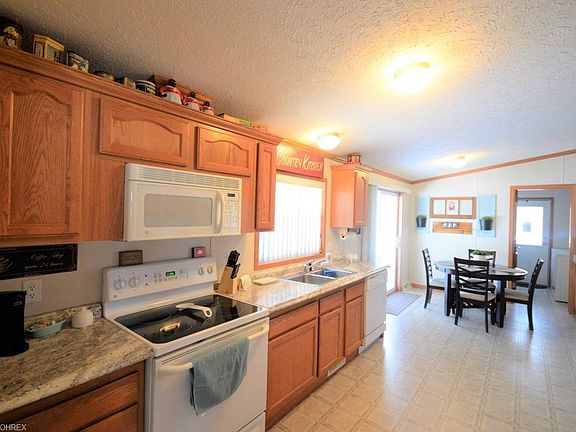 3rd image of 19 Patio Ln #19