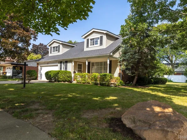 1681 Kenwood St, Trenton, MI 48183