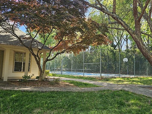 3rd image of 1031 Churchill Downs Ct APT G