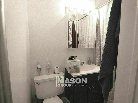 5th image of 333 W 43rd St #2N