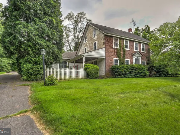 115 E Church St, Stevens, PA 17578