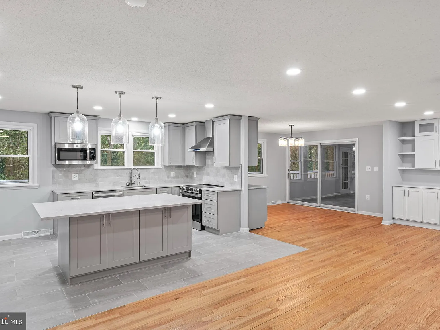 5 bed, 3.0 bath, 3195 sqft, $3,600 — Photo 4