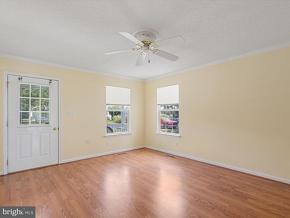 3rd image of 38626 Hemlock Dr