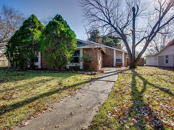 3rd image of 2704 White Oak Dr