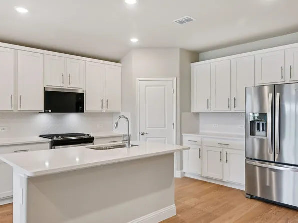 3305 Pat Mayse Dr, Farmersville, TX 75442