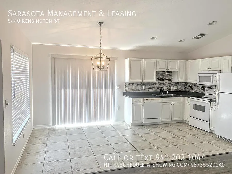 Recently Renovated 2 Bedroom 2 Bath duplex! — Photo 3