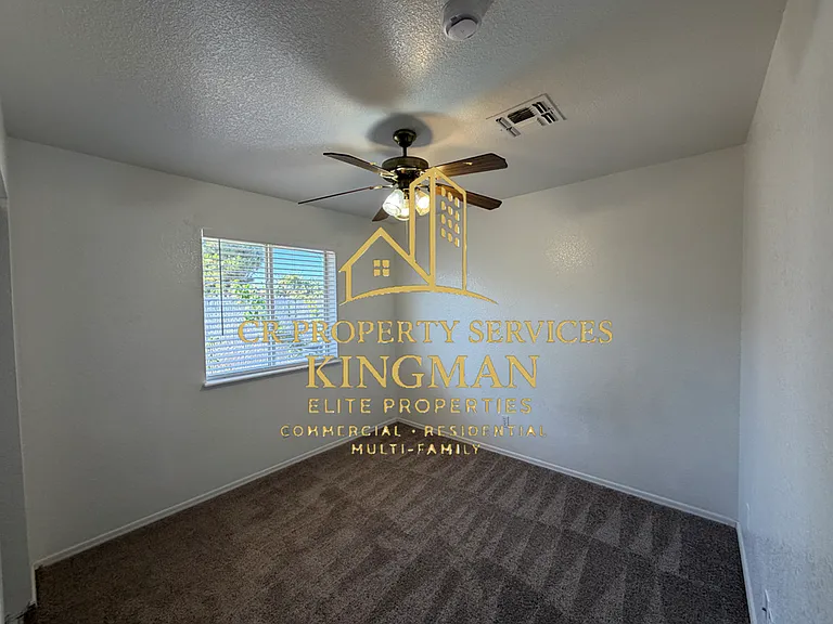 3246 Calumet Ave — Photo 6