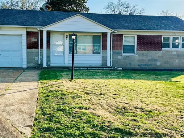 4400 Mohegan Dr, Saint Louis, MO 63123