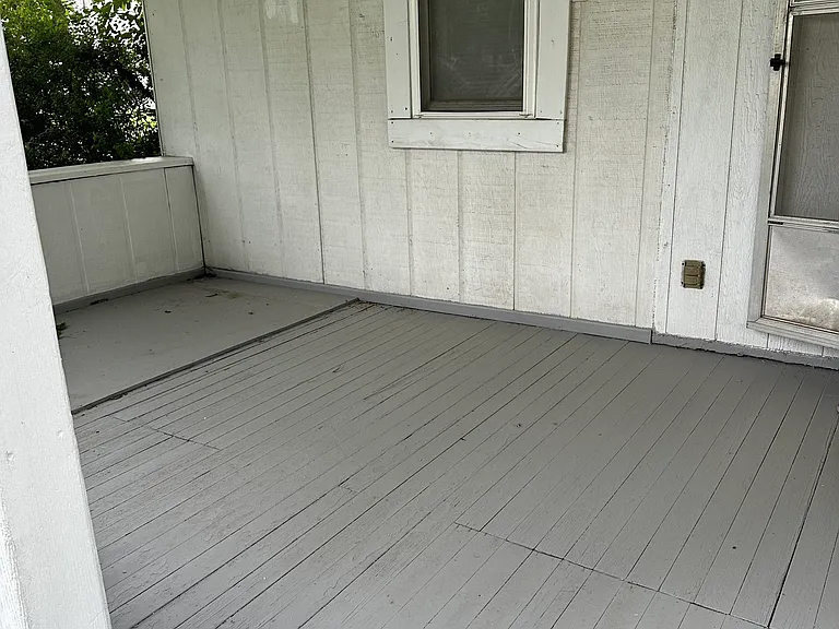 1004 Mechanic St — Photo 2