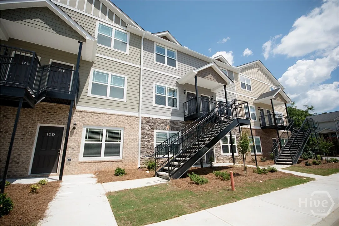 2 bed, 2.5 bath, 1088 sqft, $1,450 — Photo 2