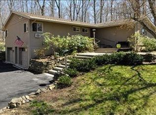 37 Cedar Rd E, Katonah, NY 10536