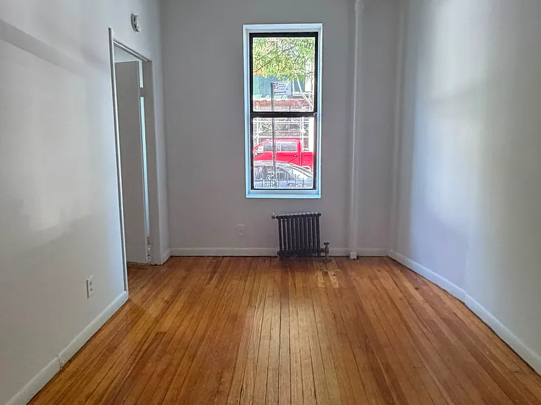 34-56 33rd St #1A — Photo 3