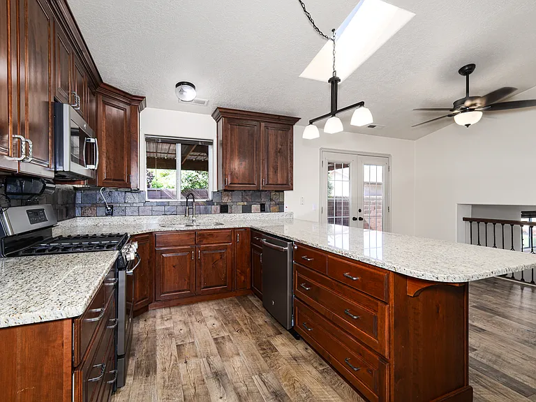 S 375 East Cir — Photo 7