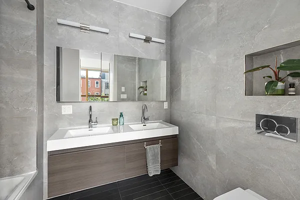 Bathroom, photo 2
