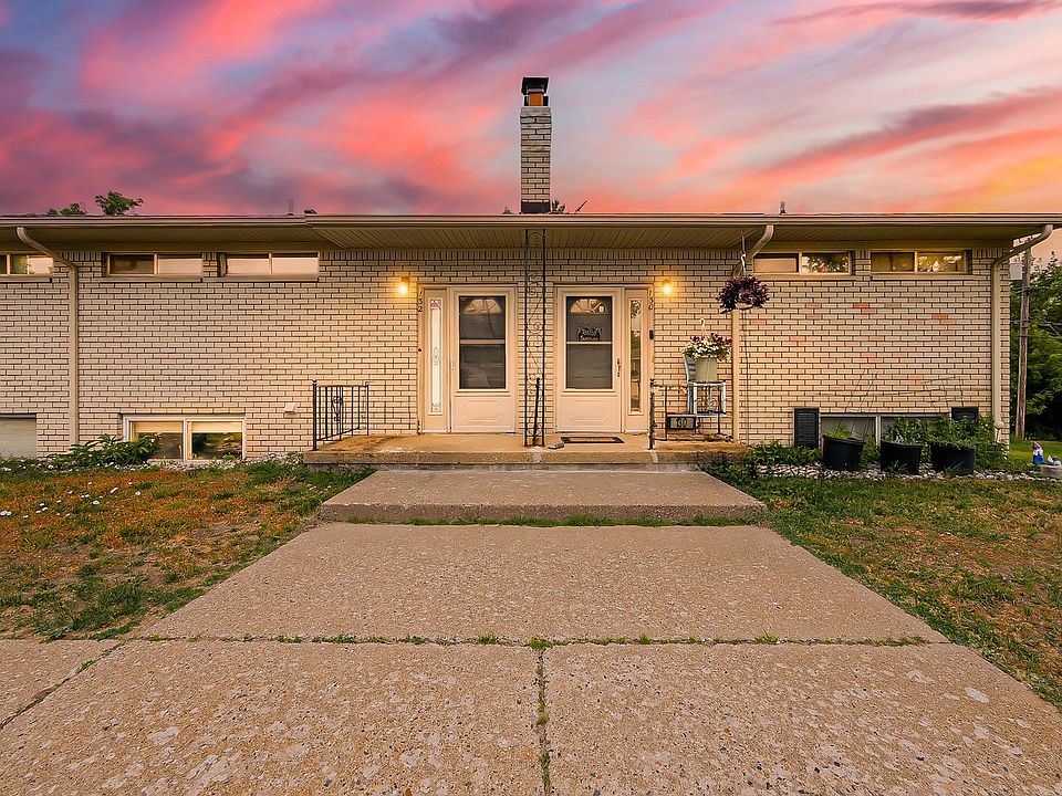 1st image of 132 Huronview Ct
