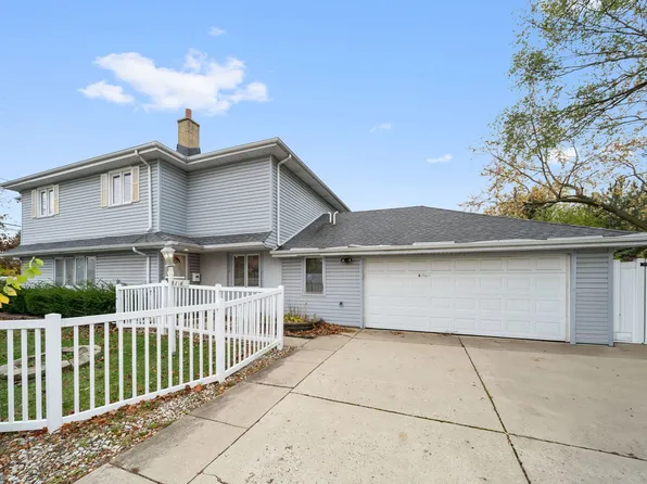 6 Julie Dr, Glenview, IL 60025