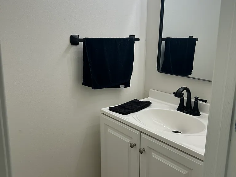 6 W Rosewood Ln — Photo 5
